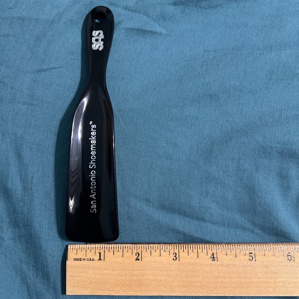SAS San Antonio Shoemakers‎ Shoe Horn Plastic Black/Silver - Picture 2 of 5